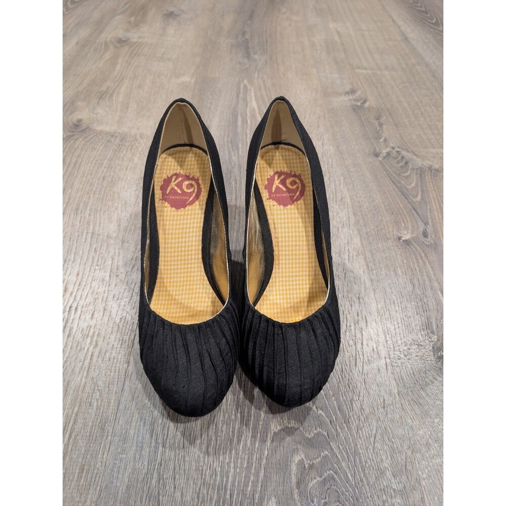 K9 by Rocket Dog Black Ruched Pleated Satin Rounded Almond Toe Heel Pumps 7.5
